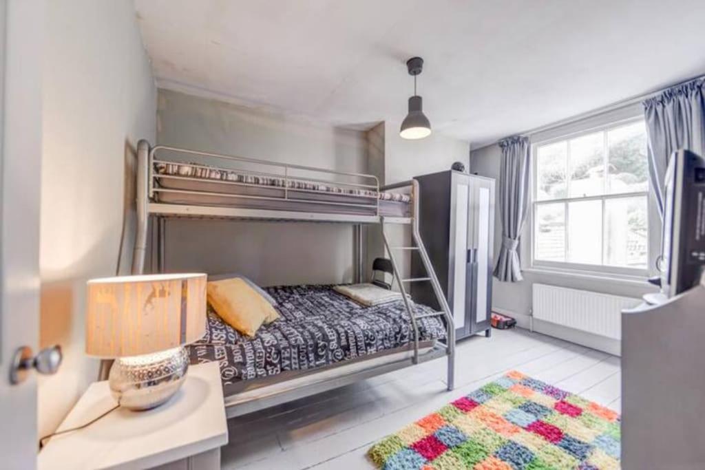 Heart Of The Beautiful Old Town Apartment เฮสติงส์ ภายนอก รูปภาพ