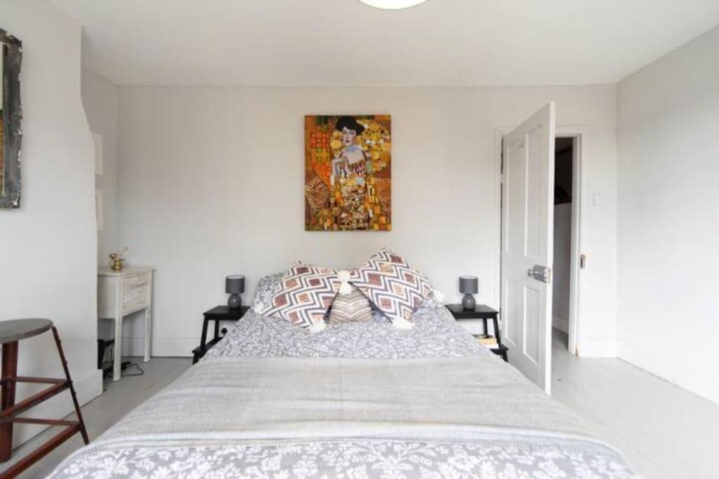 Heart Of The Beautiful Old Town Apartment เฮสติงส์ ภายนอก รูปภาพ